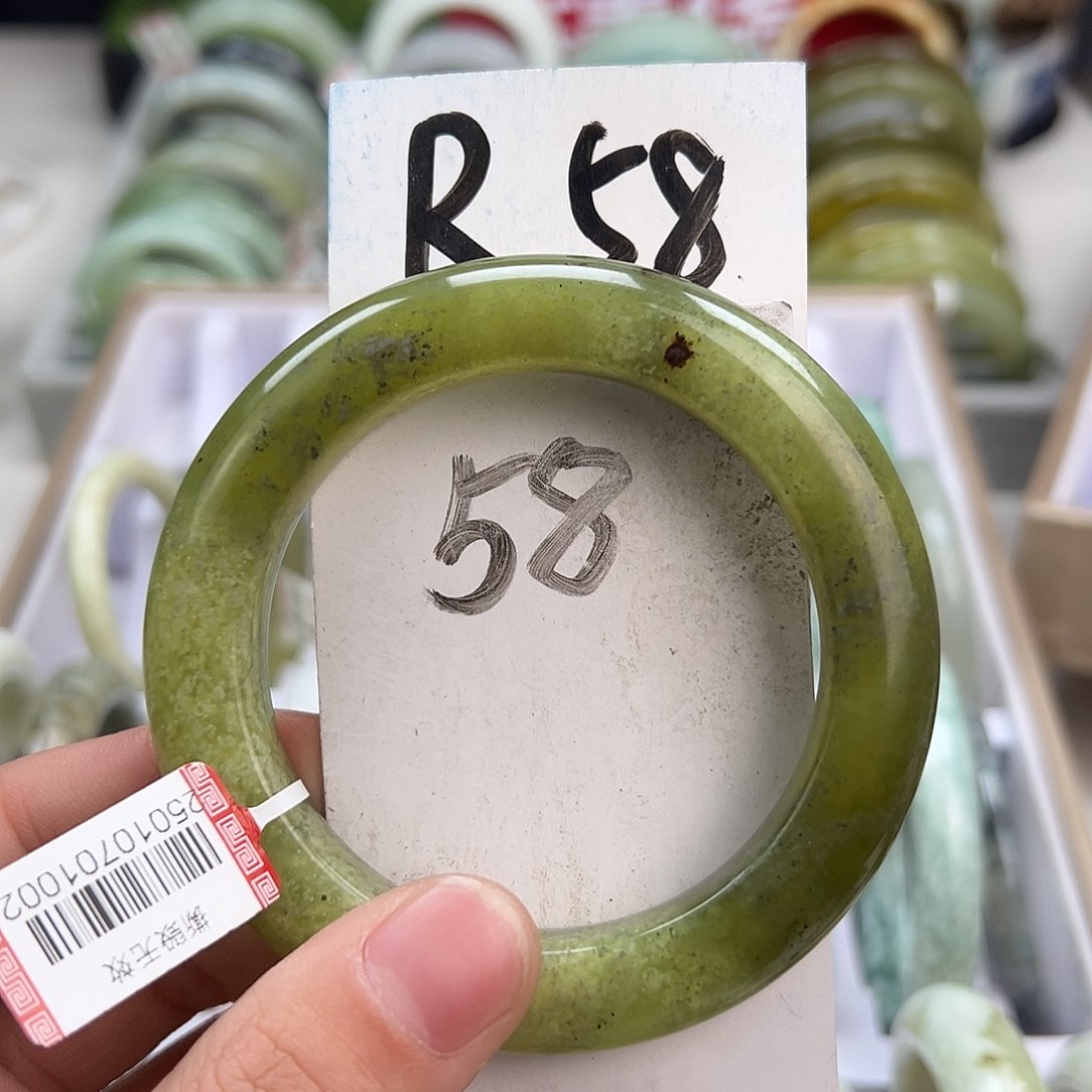 岫玉手镯未镶嵌天然岫玉