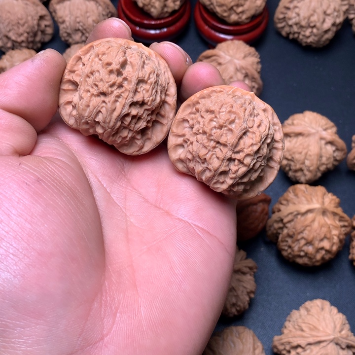 V***t文玩核桃把件41血麒麟46