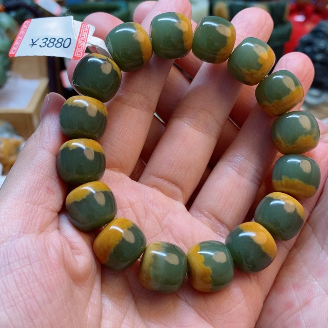 透闪石质玉手串未镶嵌楠*