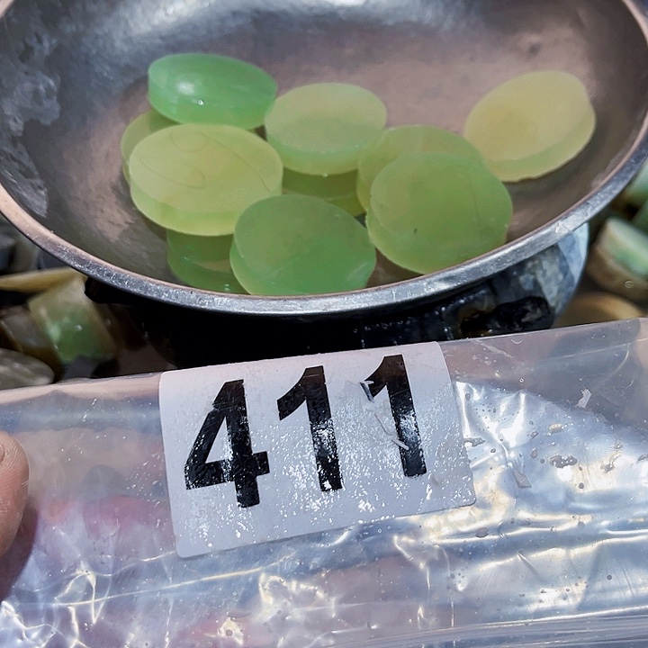 大***春蛇纹石玉未镶嵌珠宝半成品