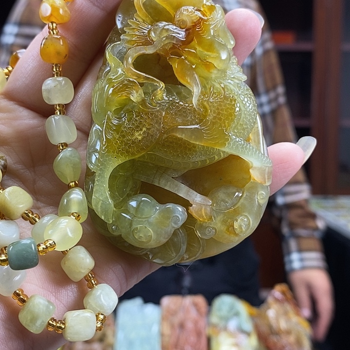 蛇纹石玉未镶嵌颈饰