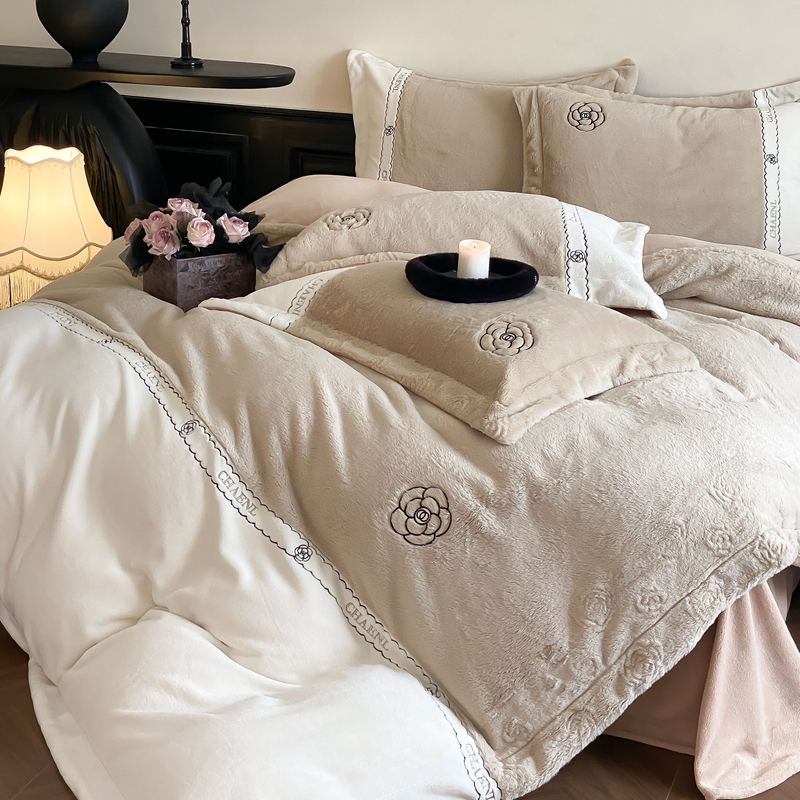 【嘉伯丽尔】法式轻奢山茶花慕斯牛奶绒星光丝绒织带四件套