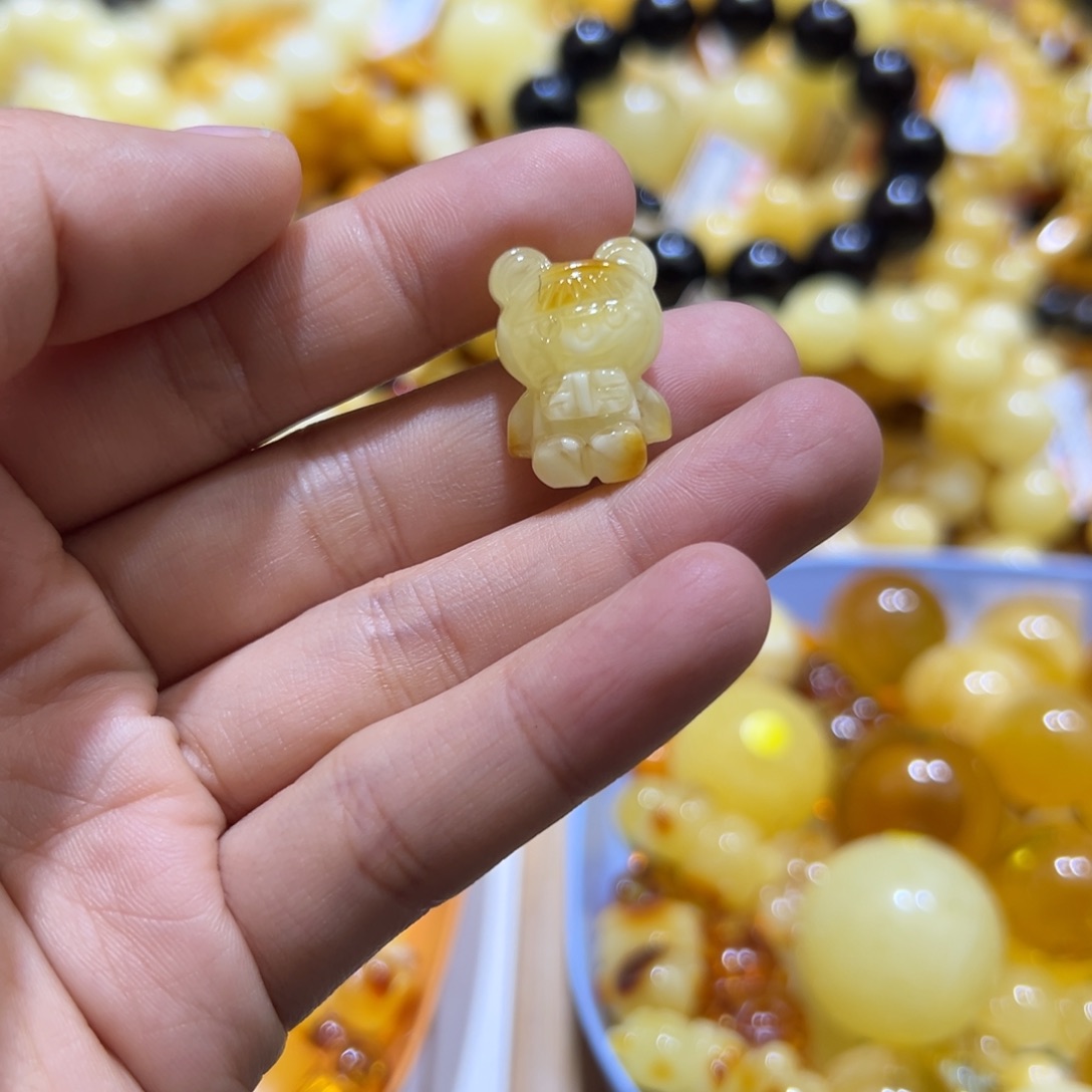 琥珀珠宝奇石未镶嵌