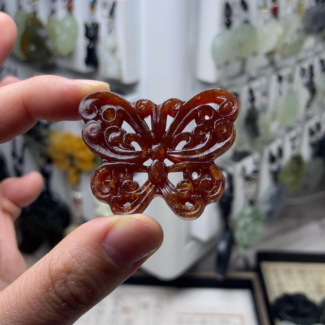 ****梦岫玉未镶嵌颈饰蝴蝶