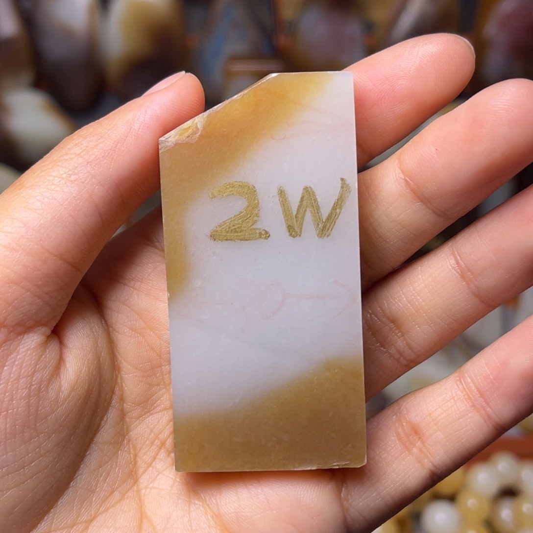 和田玉（糖玉）颈饰未镶嵌战*