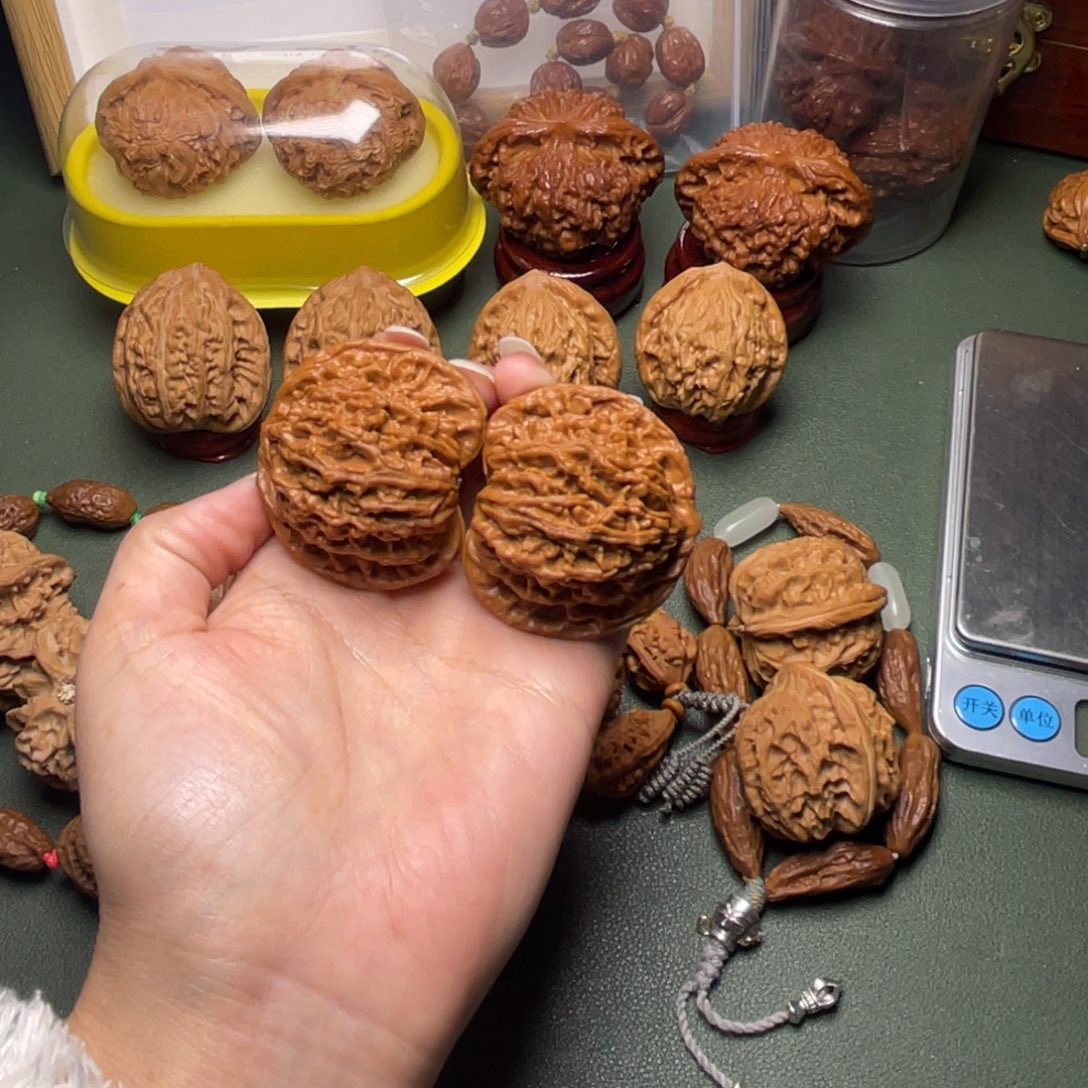 文玩核桃吊坠大****工盘龙纹