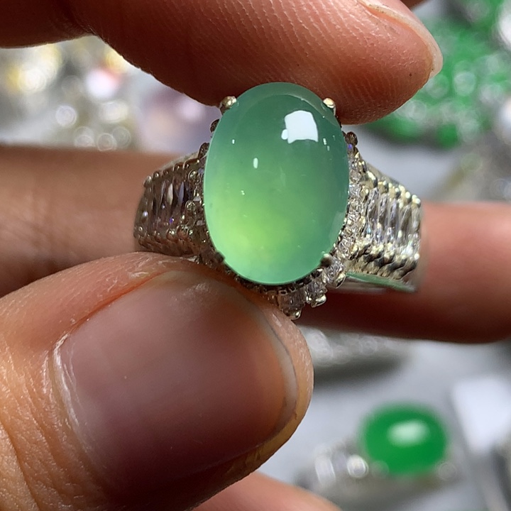 翡翠未镶嵌戒指铜托，卖裸石，需要二次镶嵌