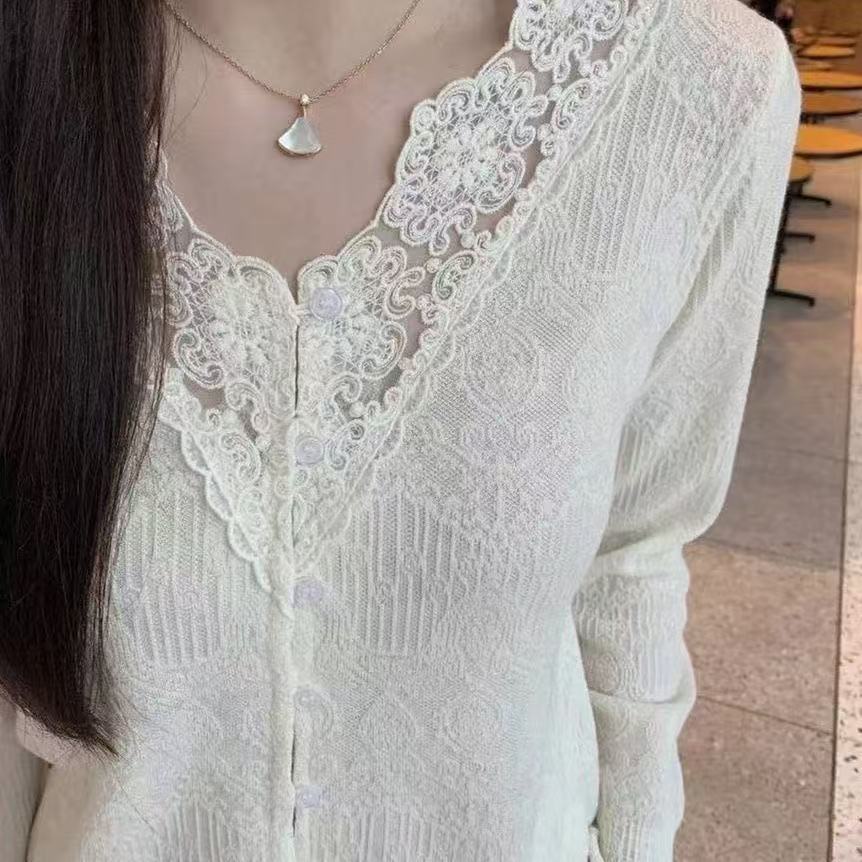 9973韩系V领蕾丝钩花开衫女秋冬洋气显瘦百搭气质钉珠长袖针织衫
