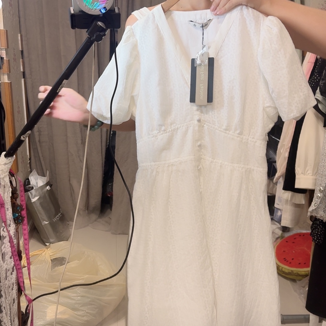 莱赛尔纤维全新无暇小白色连衣裙