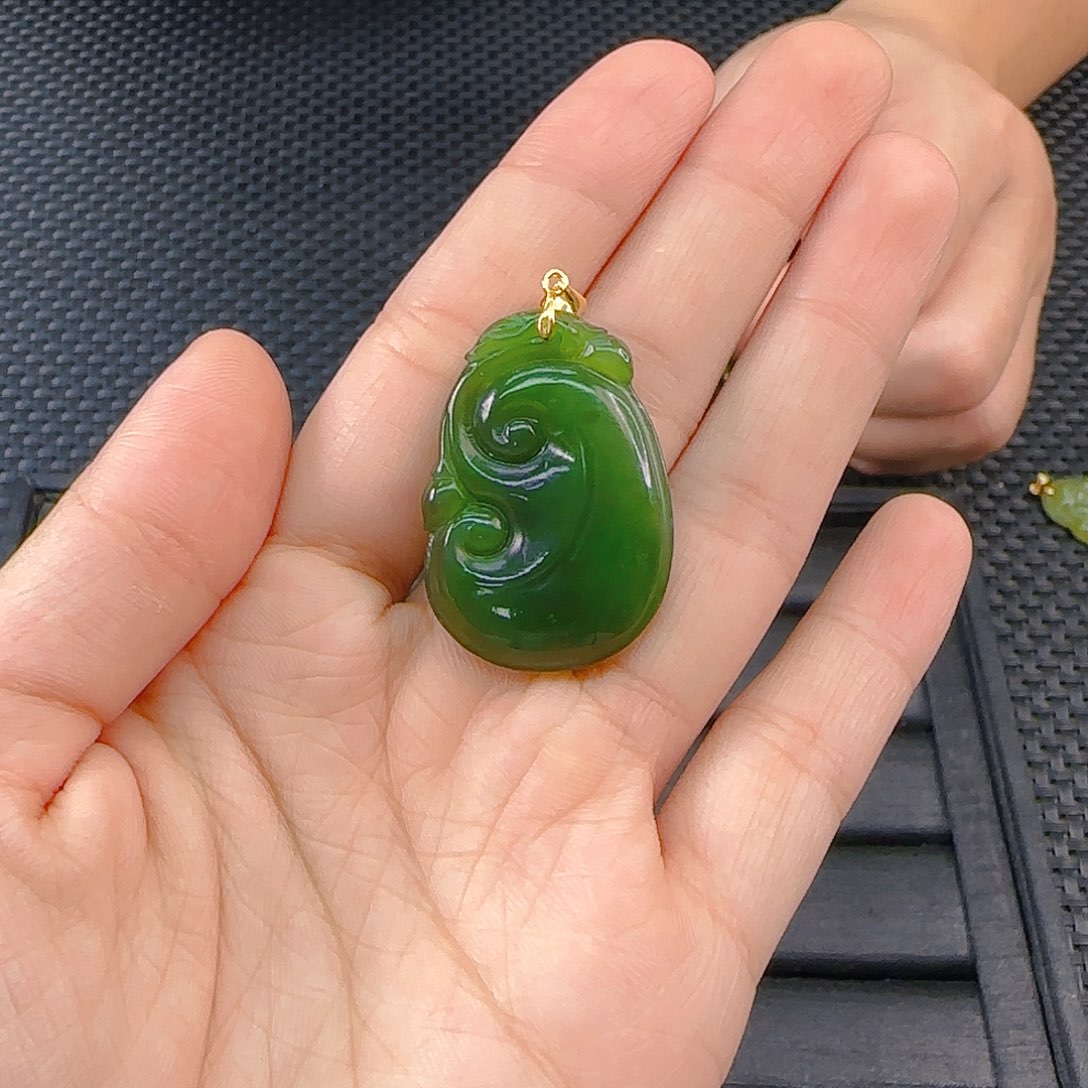 颈饰银S925镶嵌和田玉碧玉如意牌吊坠