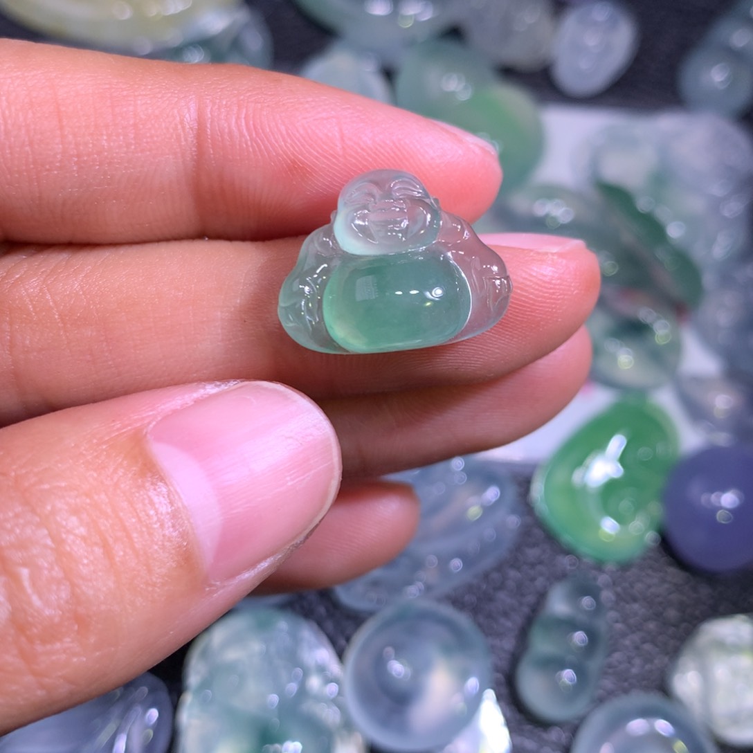 翡翠颈饰未镶嵌翡翠