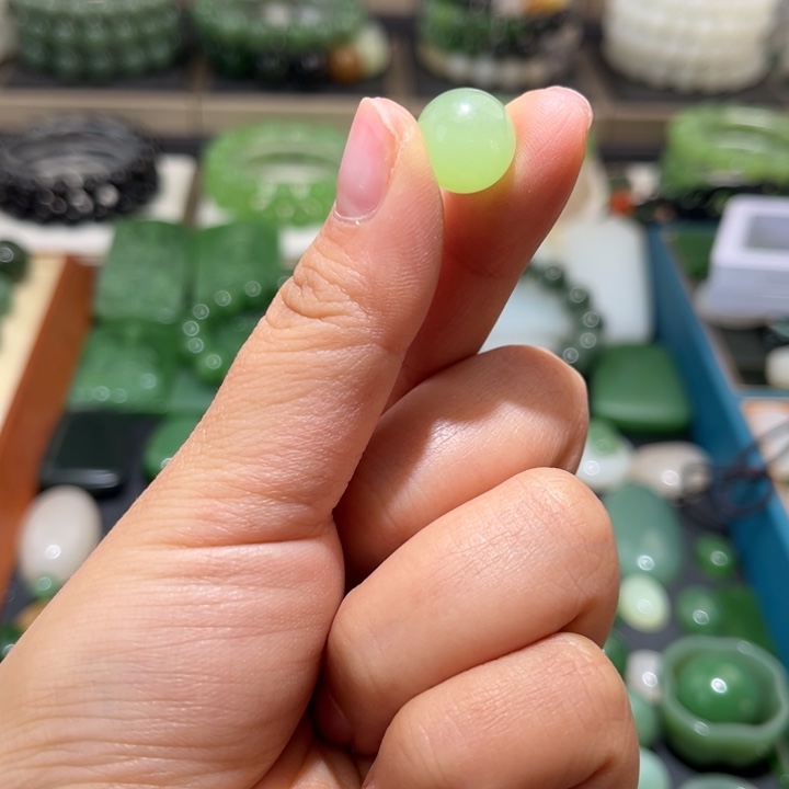 茱***萸和田玉未镶嵌珠宝半成品翠青12