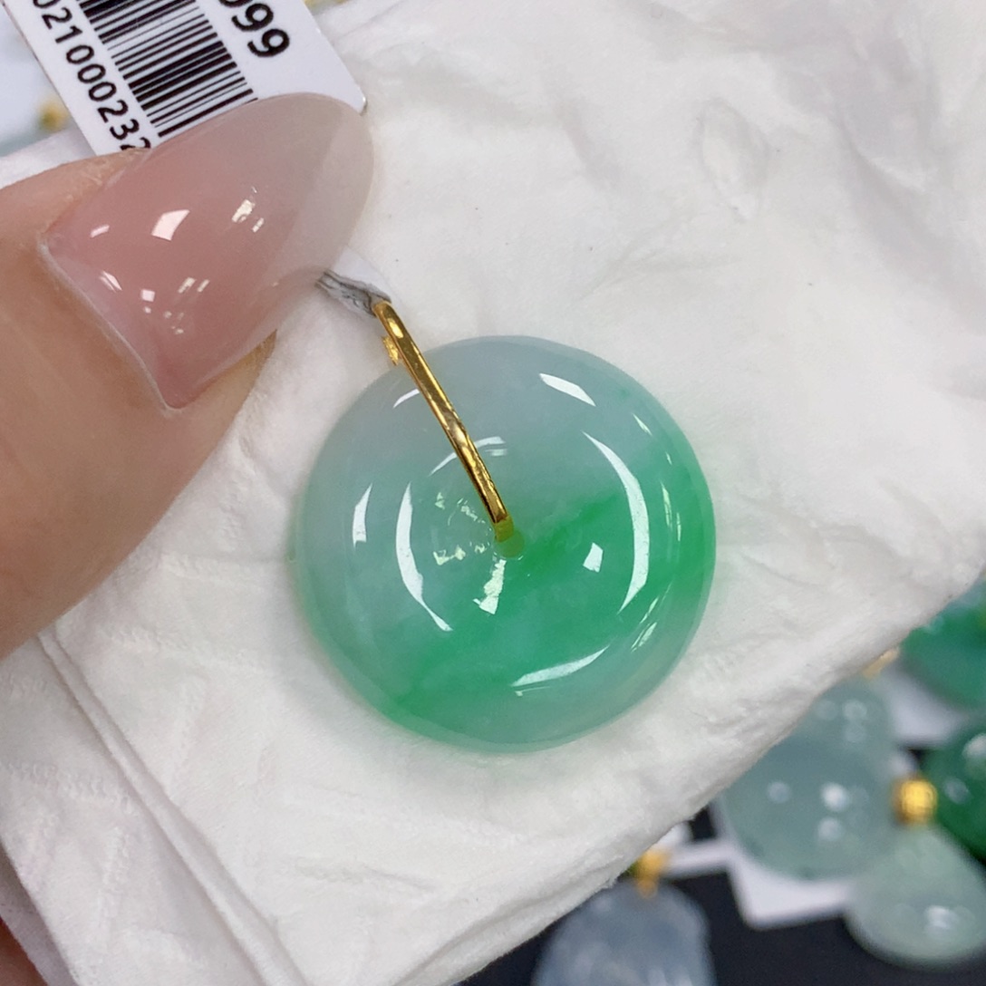 颈饰18K金镶嵌翡翠
