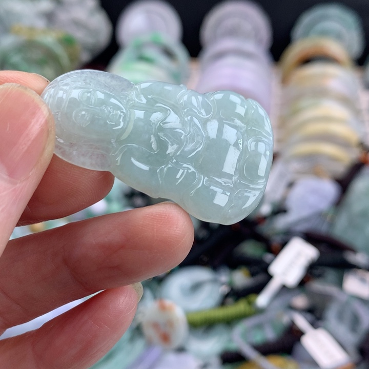 翡翠颈饰未镶嵌吊坠