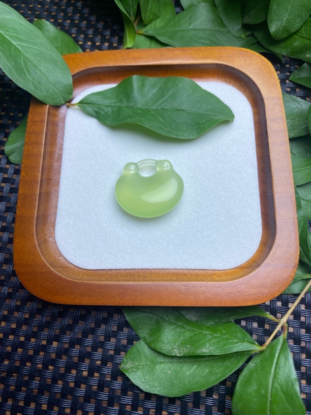 天然玉髓冰绿福锁