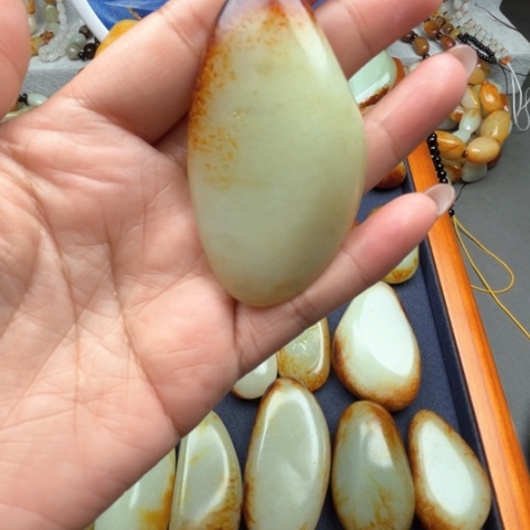 和田玉颈饰未镶嵌?****?