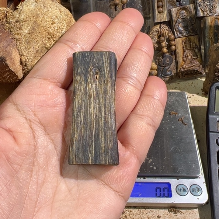 沉香吊坠绿棋楠沉香吊坠6.3克