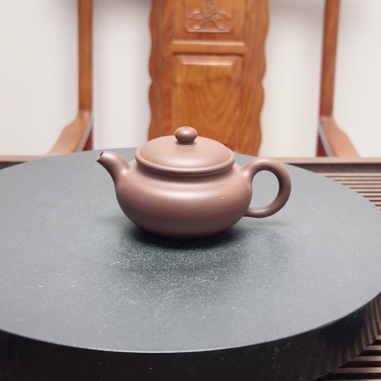 茶壶紫砂黄龙山原矿底槽清半手工（140 cc）