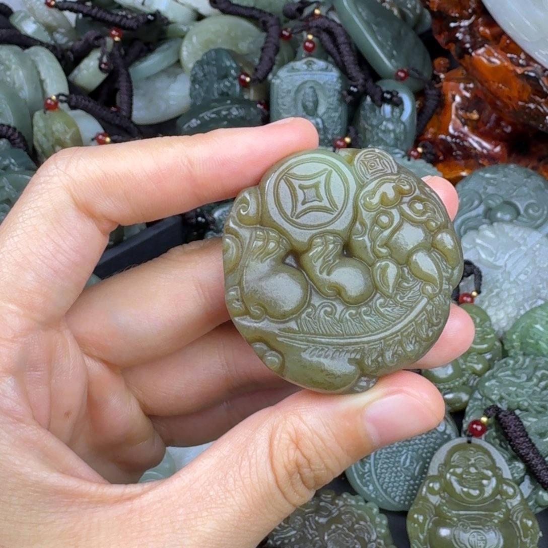 和田玉未镶嵌颈饰