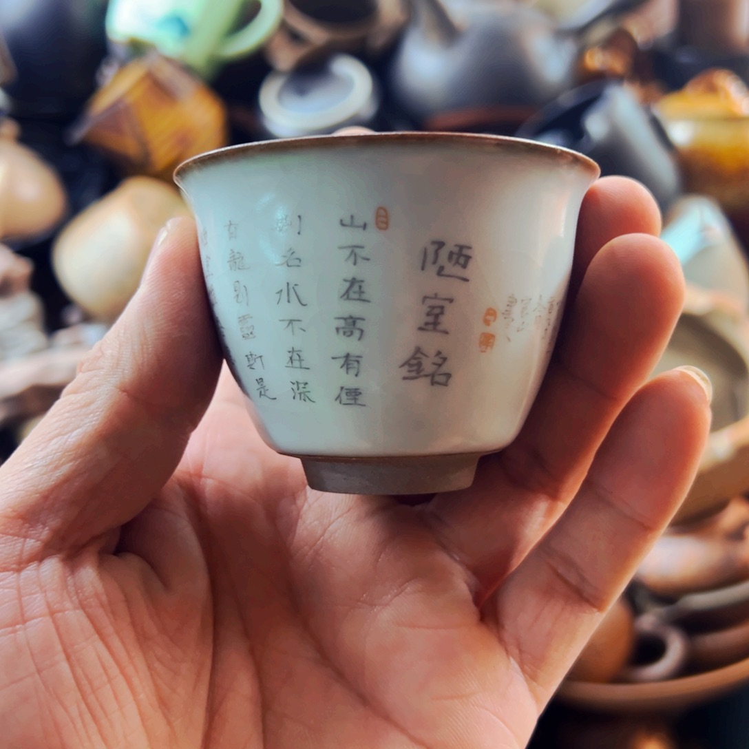 瓷片罐口的形状也非常类似大盘