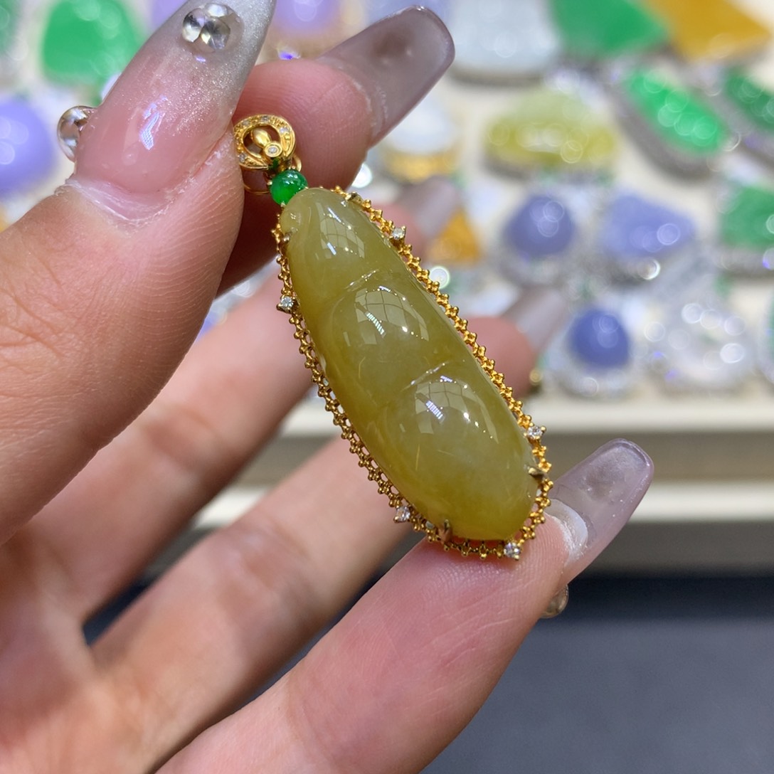 翡翠颈饰18K金镶嵌翡翠