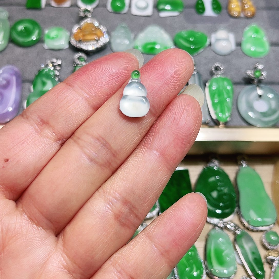 翡翠颈饰未镶嵌裸石