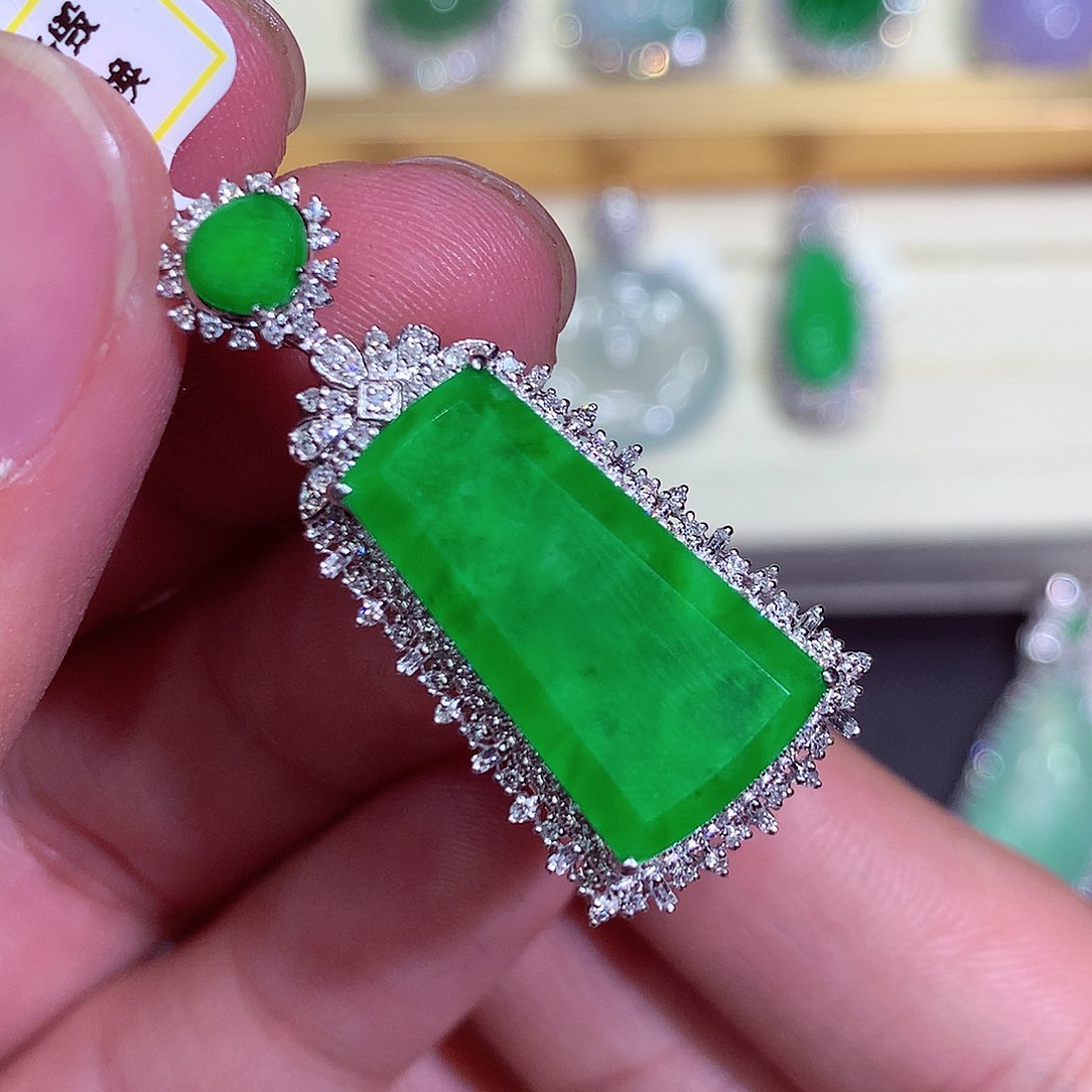 翡翠吊坠(不含链)18K金镶嵌