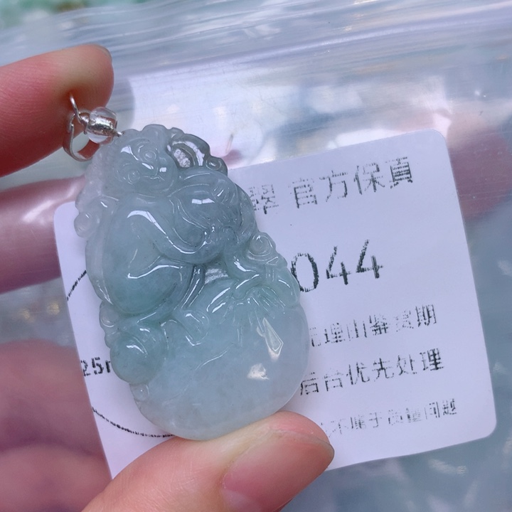 翡翠18K金镶嵌颈饰翡翠