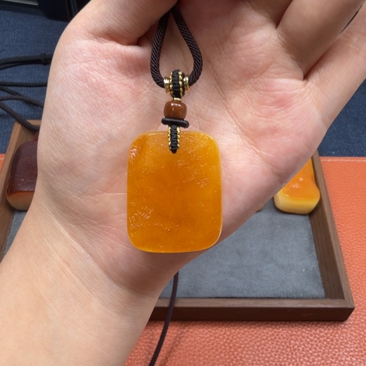 蜜蜡未镶嵌吊坠(赠链)