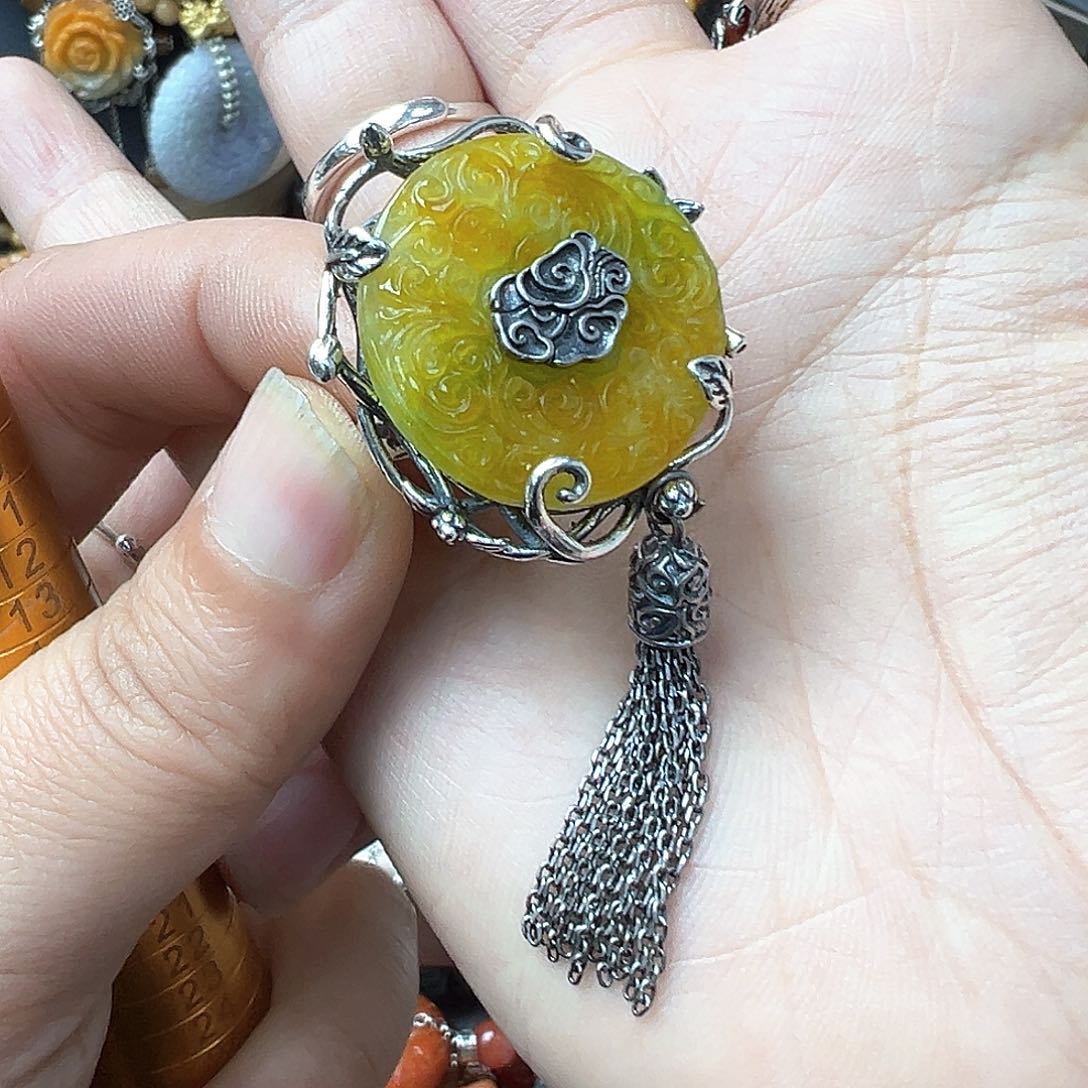 翡翠戒指未镶嵌晶***巴