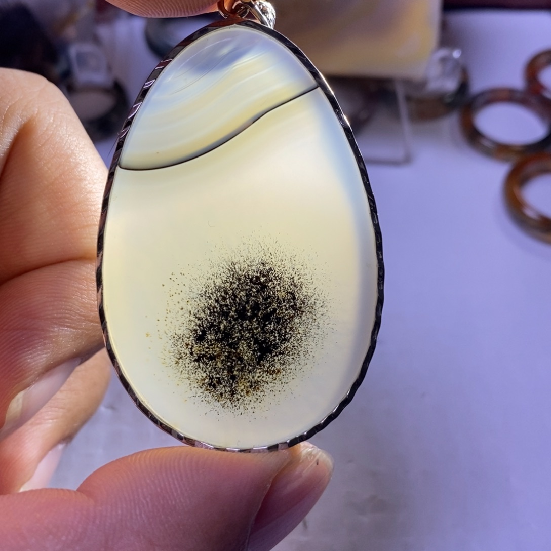 玛瑙/玉髓吊坠(赠链)未镶嵌银*