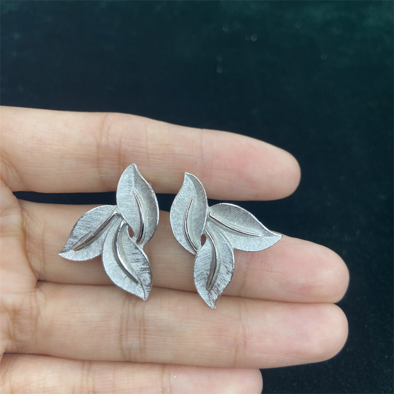 合金耳饰 trifari皇冠银色三叶耳环1-1【2061227-014】