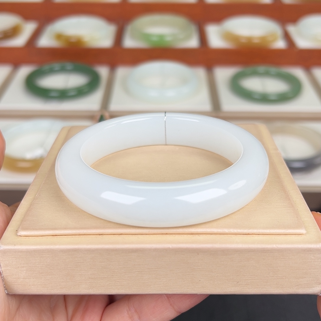 和田玉未镶嵌手镯白镯