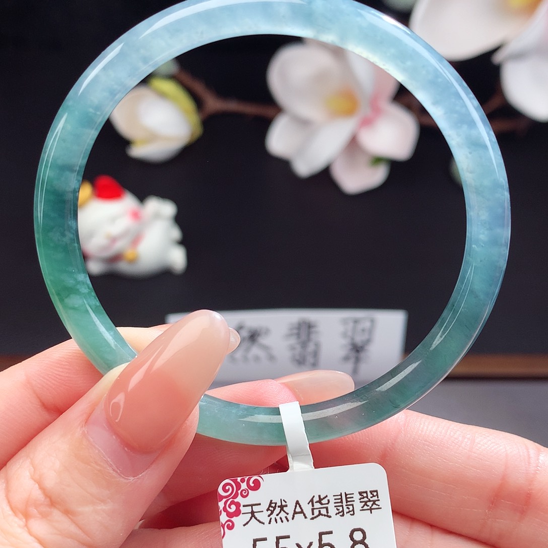 翡翠手镯（圆镯）未镶嵌