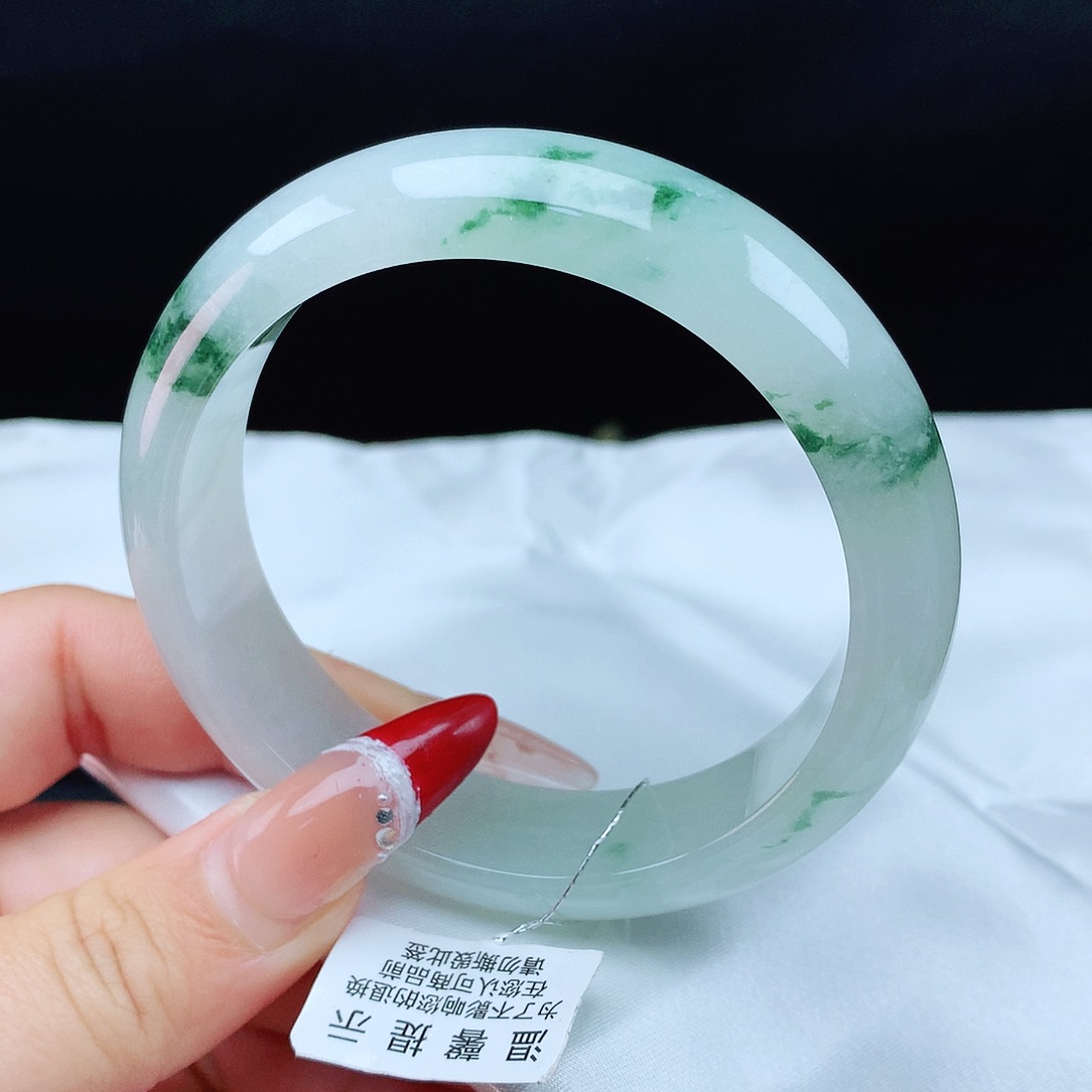 翡翠手镯未镶嵌59轮胎