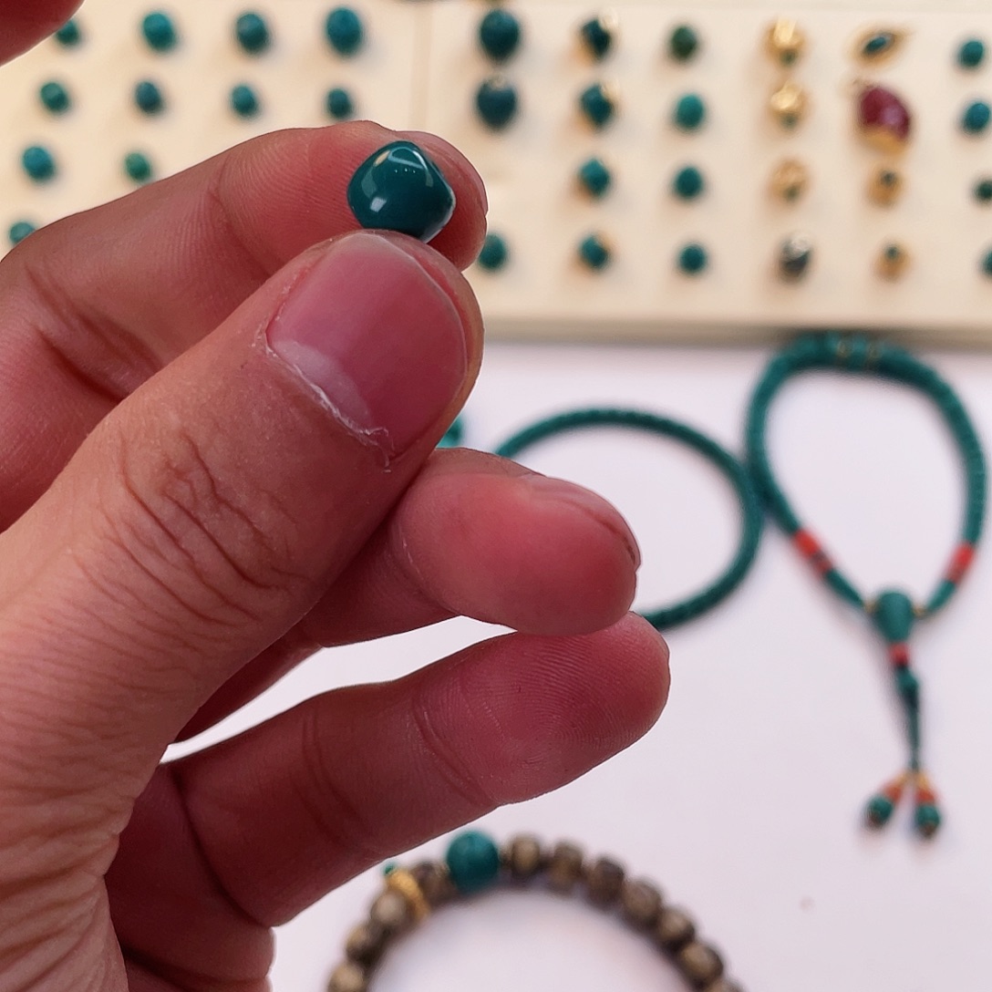 绿松石颈饰未镶嵌