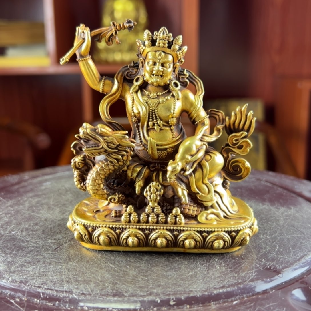 伍*五佛像的造型和造型