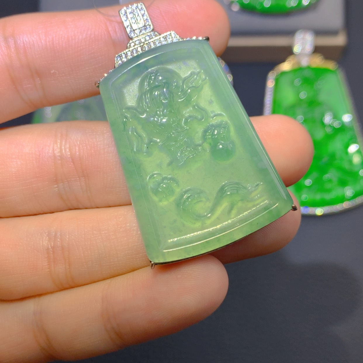 【闪购商品】翡翠吊坠(不含链)未镶嵌
