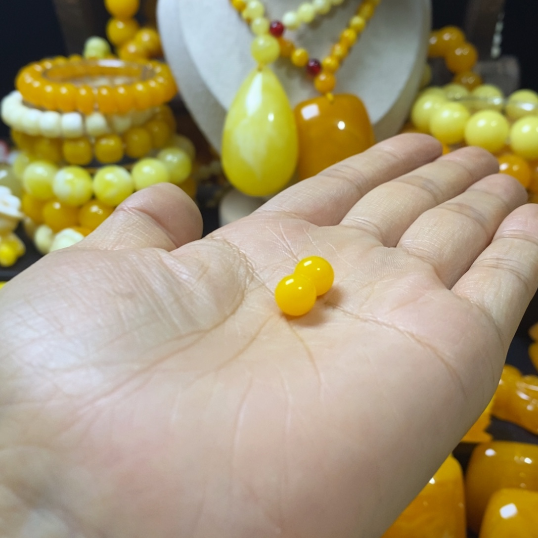 清***语非金属全品无暇鸡油黄卡八单珠