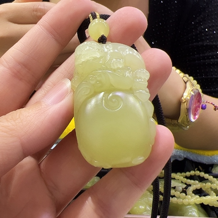 和田玉（黄玉）未镶嵌颈饰