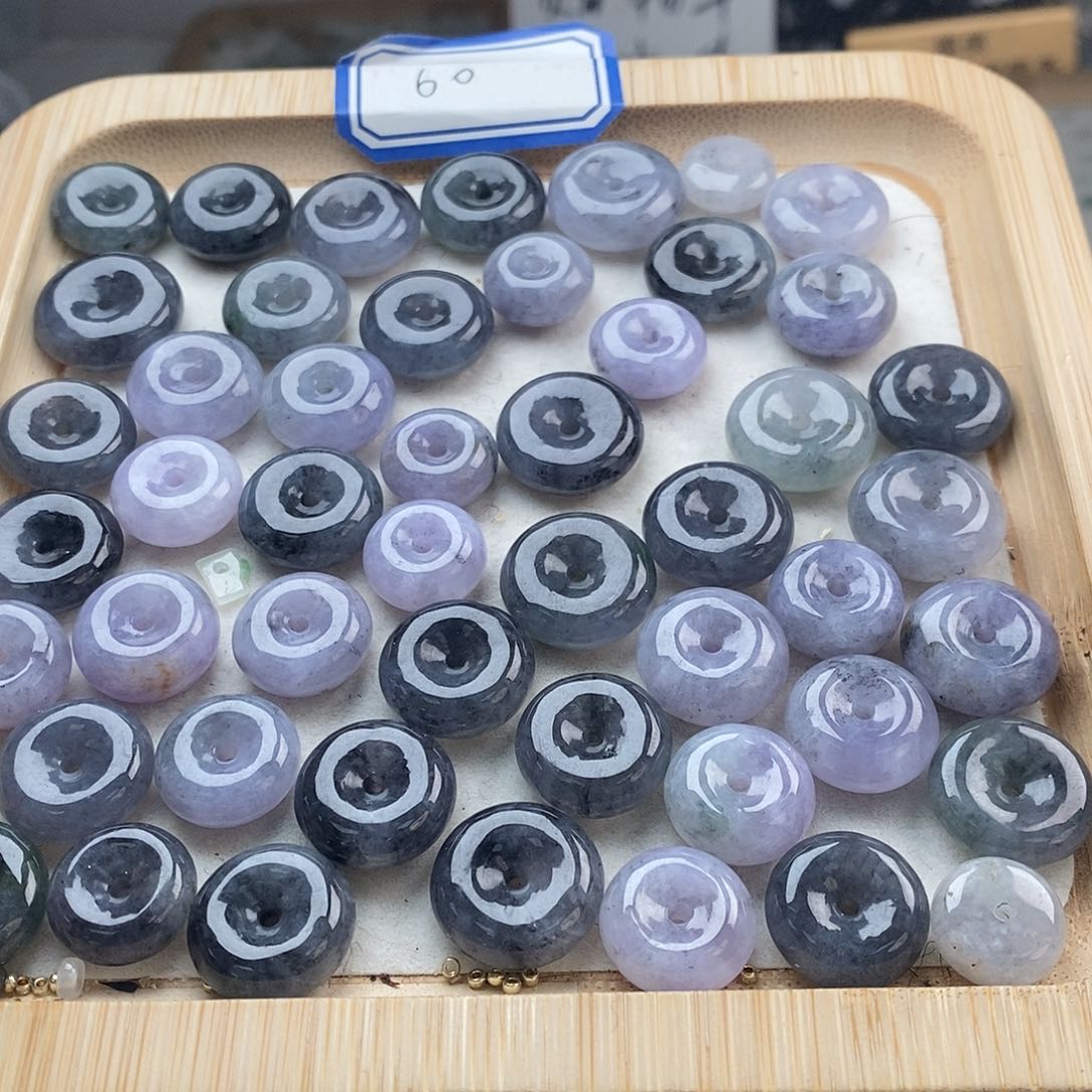 翡翠颈饰未镶嵌平安扣1个