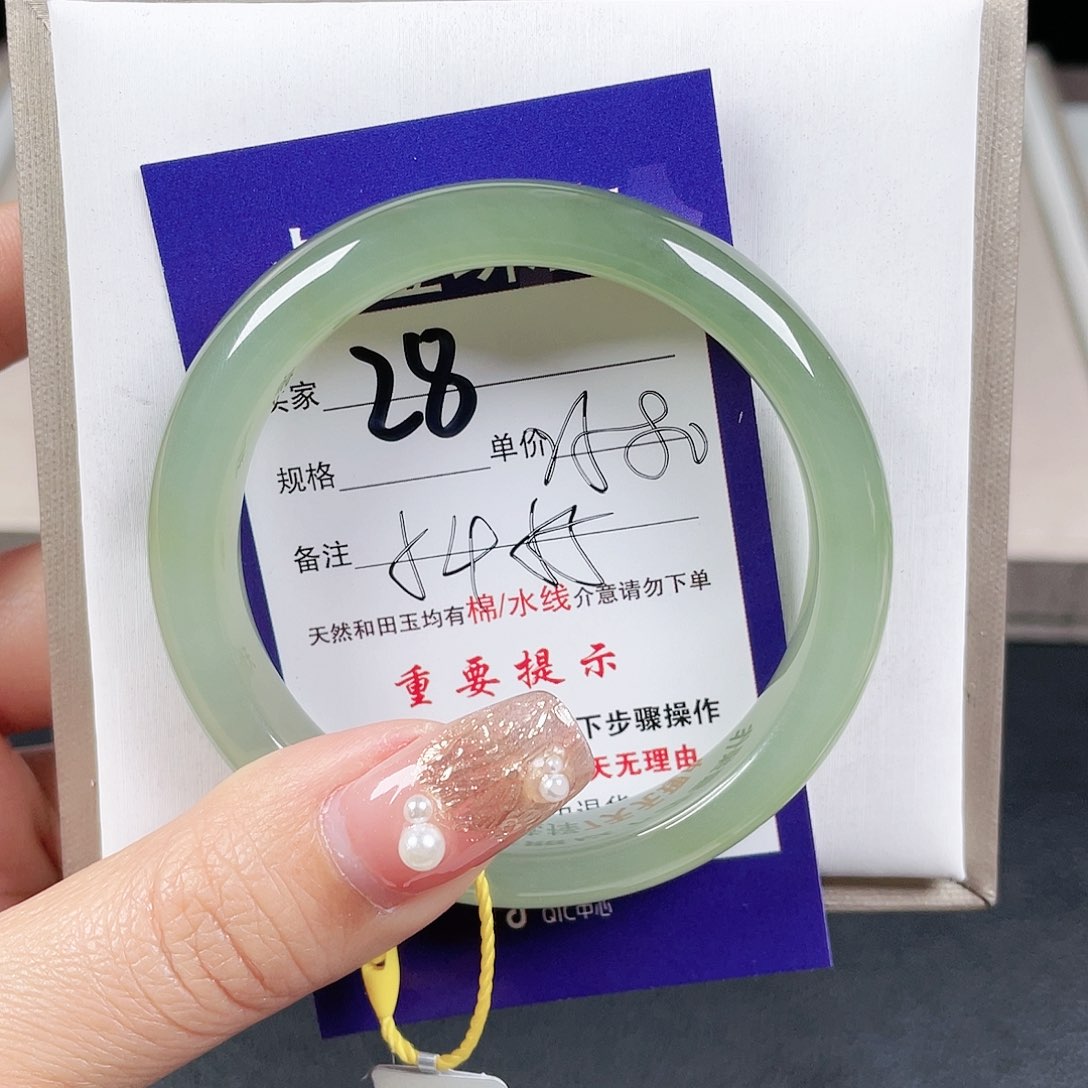 和田玉手镯未镶嵌