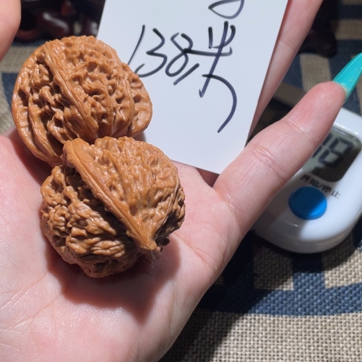 ****鸣文玩核桃吊坠白狮子