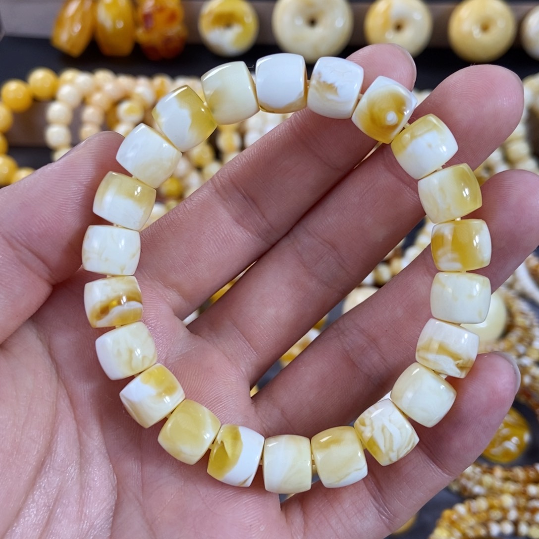 琥珀手链未镶嵌10.5mm金漆白溶洞