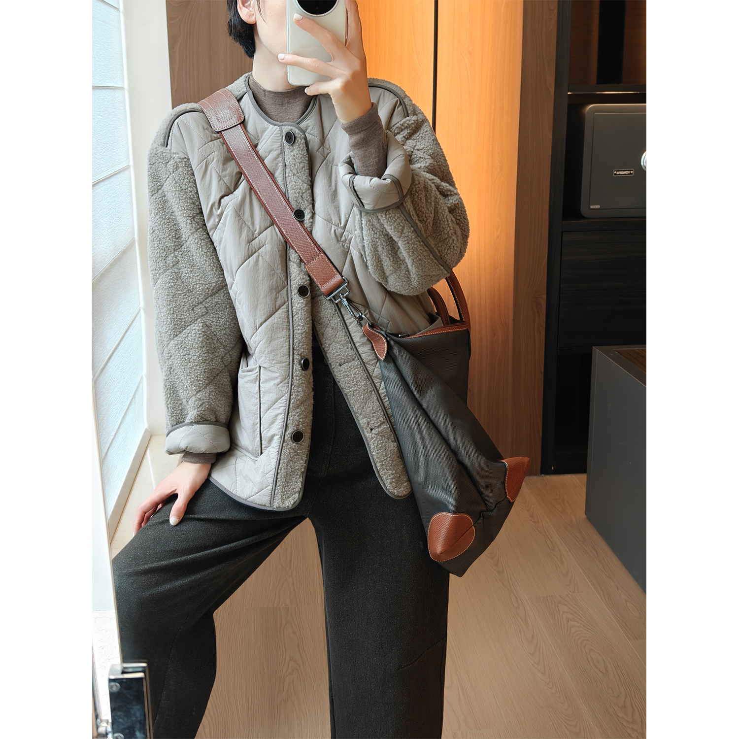 轻城_苏小糖|全勤棉服 两面穿羊羔毛拼接宽松圆领夹棉短外套女冬