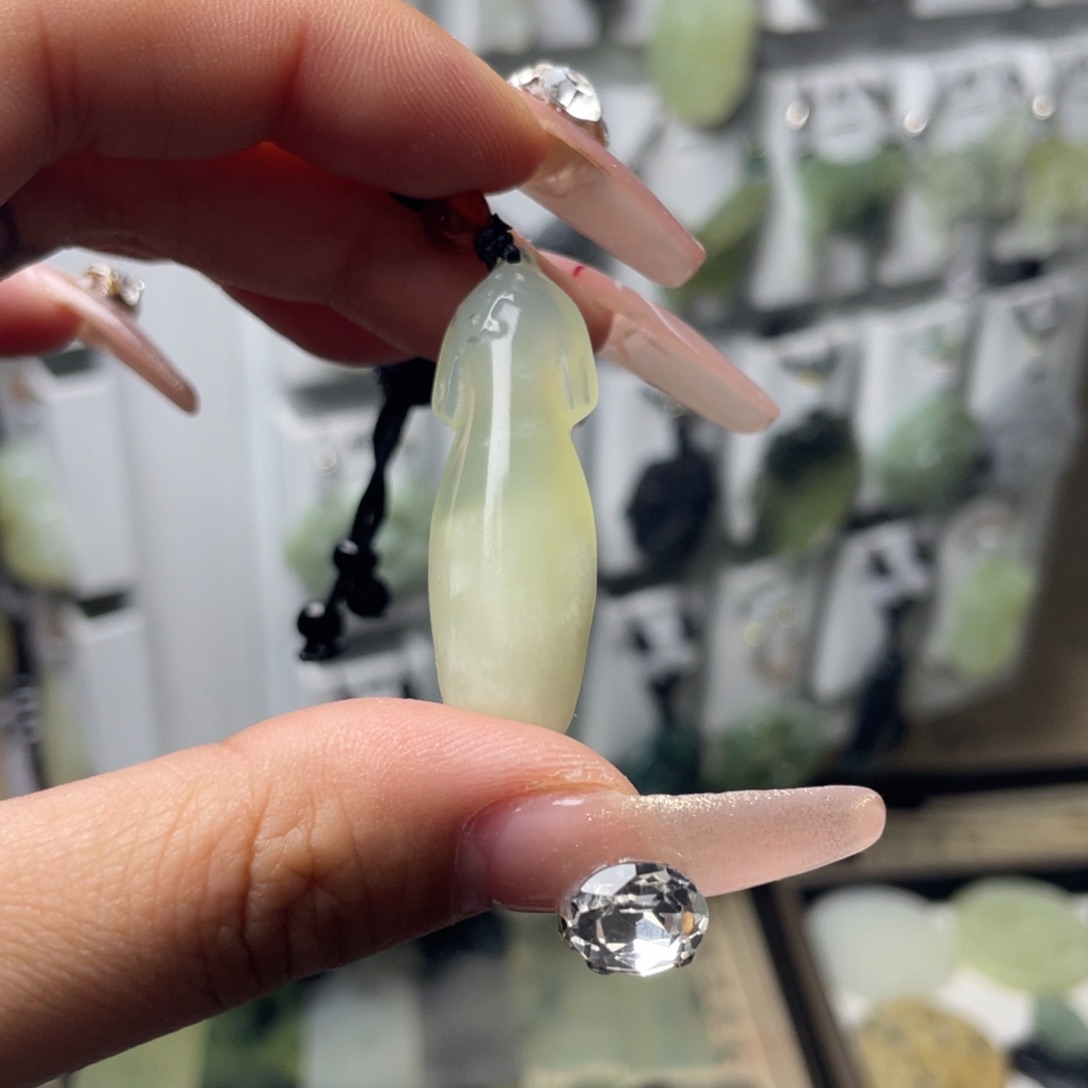 岫玉颈饰未镶嵌旗袍