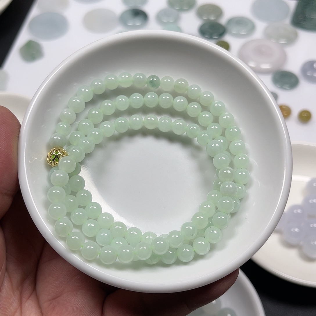 翡翠未镶嵌吊坠(不含链)果绿色卡6的项链