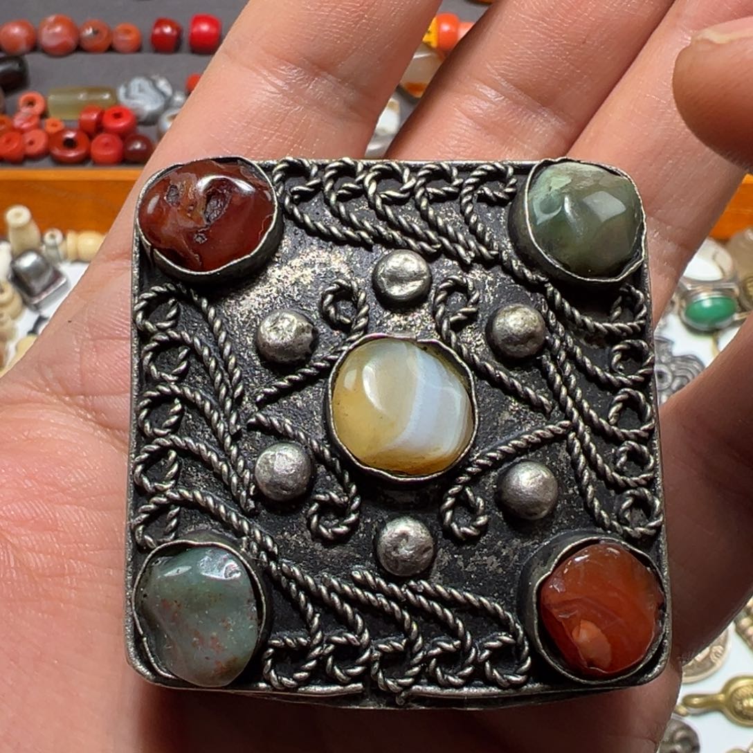 颈饰玻璃墨白藏传出品08