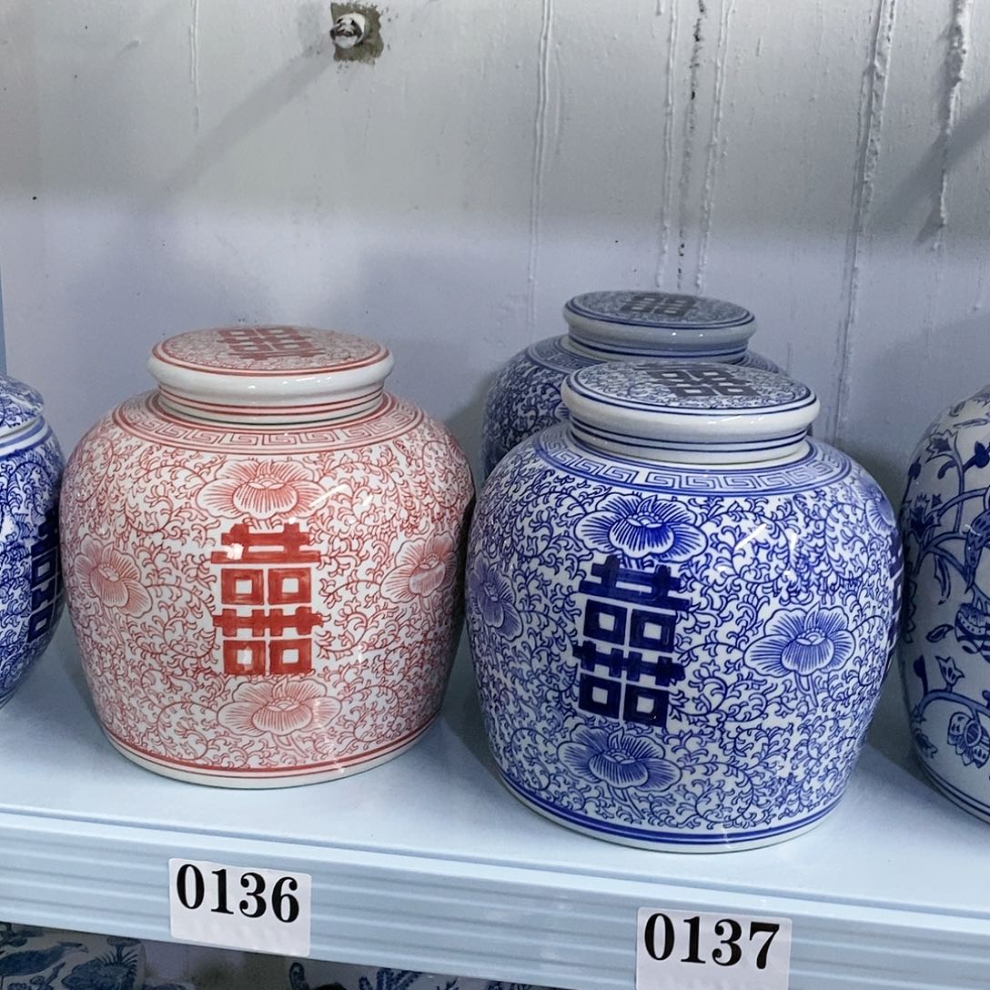 【闪购商品】摆件红****驴储物罐瓷器……………………………………