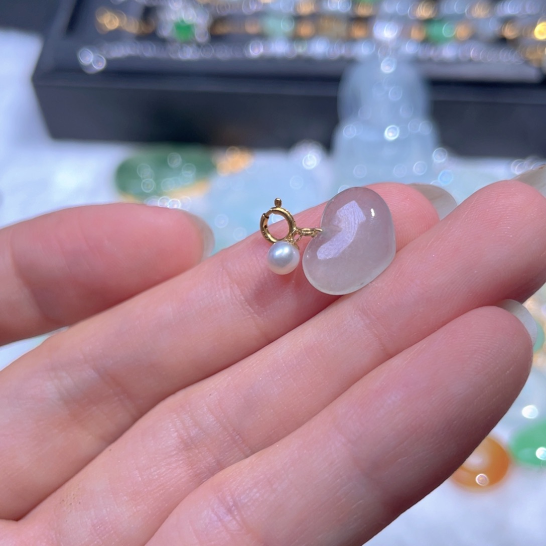 翡翠18K金镶嵌颈饰翡翠